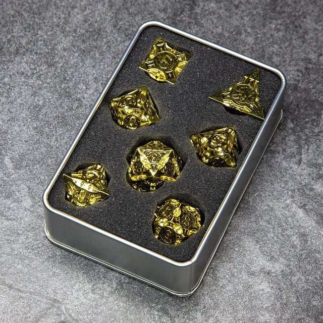 Sage’s Runic Caltrops Gold/Black Metal Polyhedral Dice Set image 11