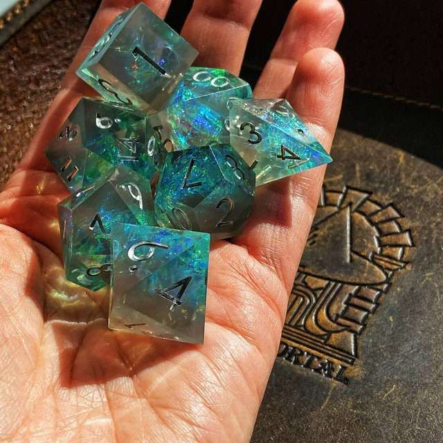 Sage's Enchanted Crystals Grey/Green Sharp Edge Resin Dice Set - Sage's PortalSharp Edge Resin Dice Set