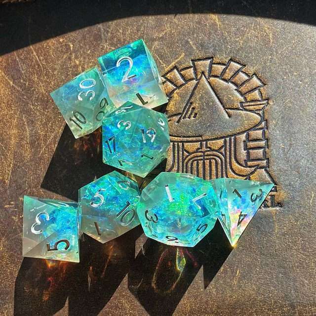 Sage's Enchanted Crystals Grey/Green Sharp Edge Resin Dice Set - Sage's PortalSharp Edge Resin Dice Set