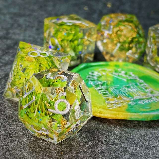 Sage’s Enchanted Flower Green Sharp Edge Resin Polyhedral Dice Set - Sage's PortalSharp Edge Resin Dice Set
