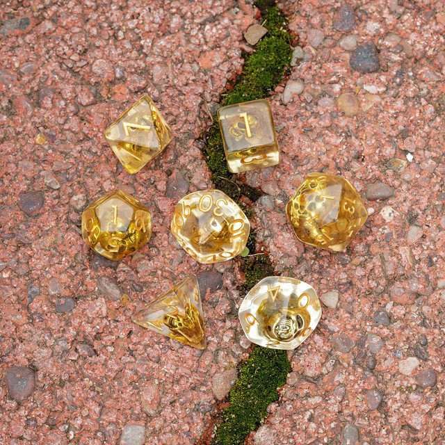 Sage's Familiars - Golden Skull Familiar Resin Polyhedral Dice Set - Sage's PortalResin Dice Set