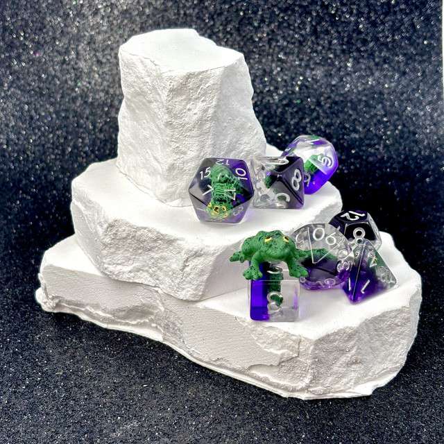 Sage's Familiars - Green Frog Resin Polyhedral Dice Set - Sage's PortalResin Dice Set