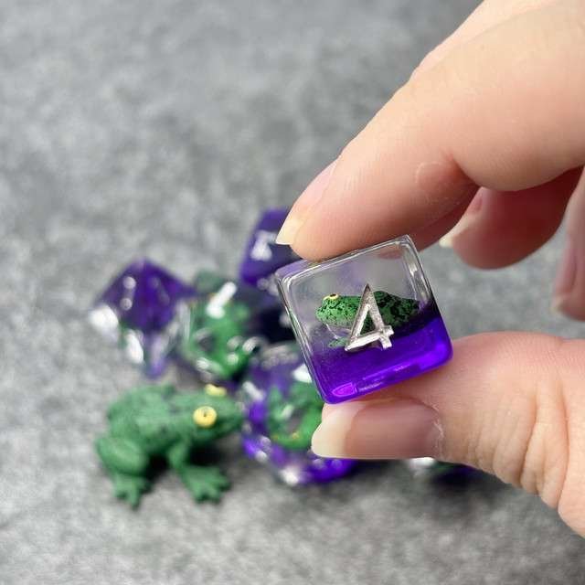 Sage's Familiars - Green Frog Resin Polyhedral Dice Set - Sage's PortalResin Dice Set