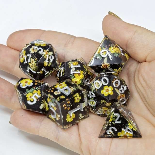 Sage's Honeybees Midnight Honey Sharp Edge Resin Dice Set - Sage's PortalSharp Edge Resin Dice Set