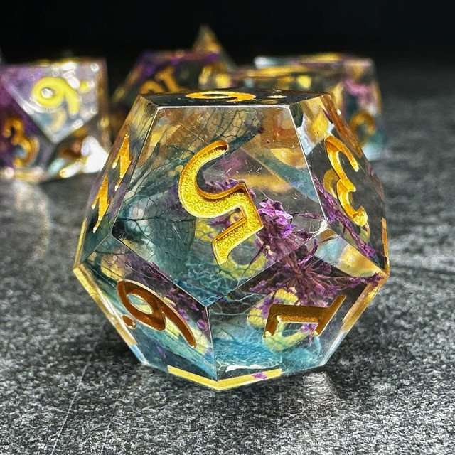 Sage's Purple Florets Sharp Edge Resin Dice Set - Sage's PortalSharp Edge Resin Dice Set