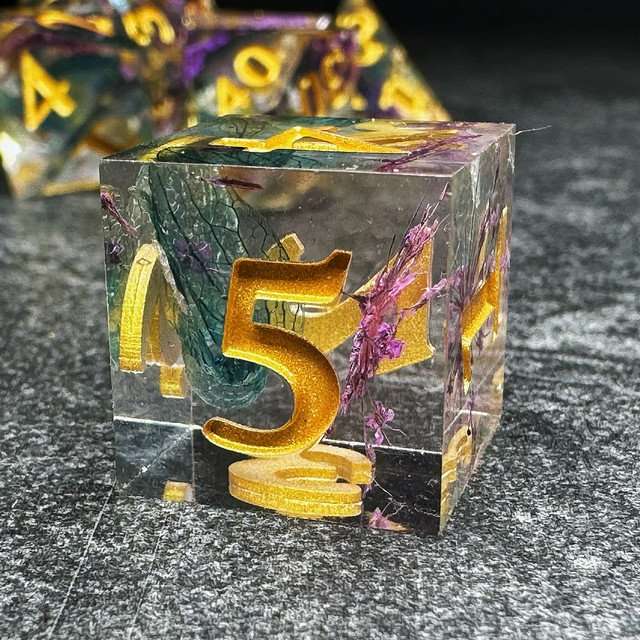 Sage's Purple Florets Sharp Edge Resin Dice Set - Sage's PortalSharp Edge Resin Dice Set