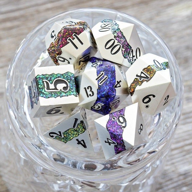 Sage’s Rift Stones Pearl Silver/Rainbow Metal Dice Set – Unique DND Dice with Rainbow Glitter – Polyhedral Dice Set for Dungeons and Dragons - Sage's PortalMetal Dice Set