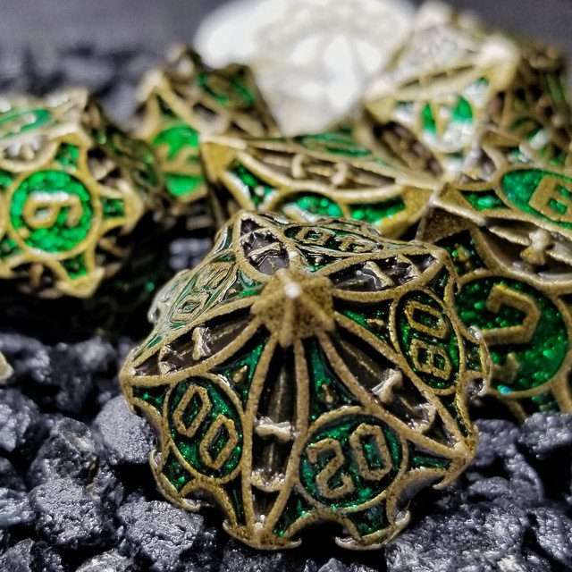 Sage's Runic Caltrops Bronze/Green Metal Polyhedral Dice Set - Sage's PortalMetal Dice Set