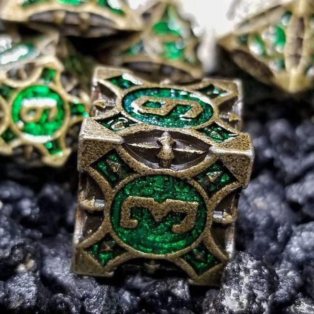 Sage's Runic Caltrops Bronze/Green Metal Polyhedral Dice Set - Sage's PortalMetal Dice Set